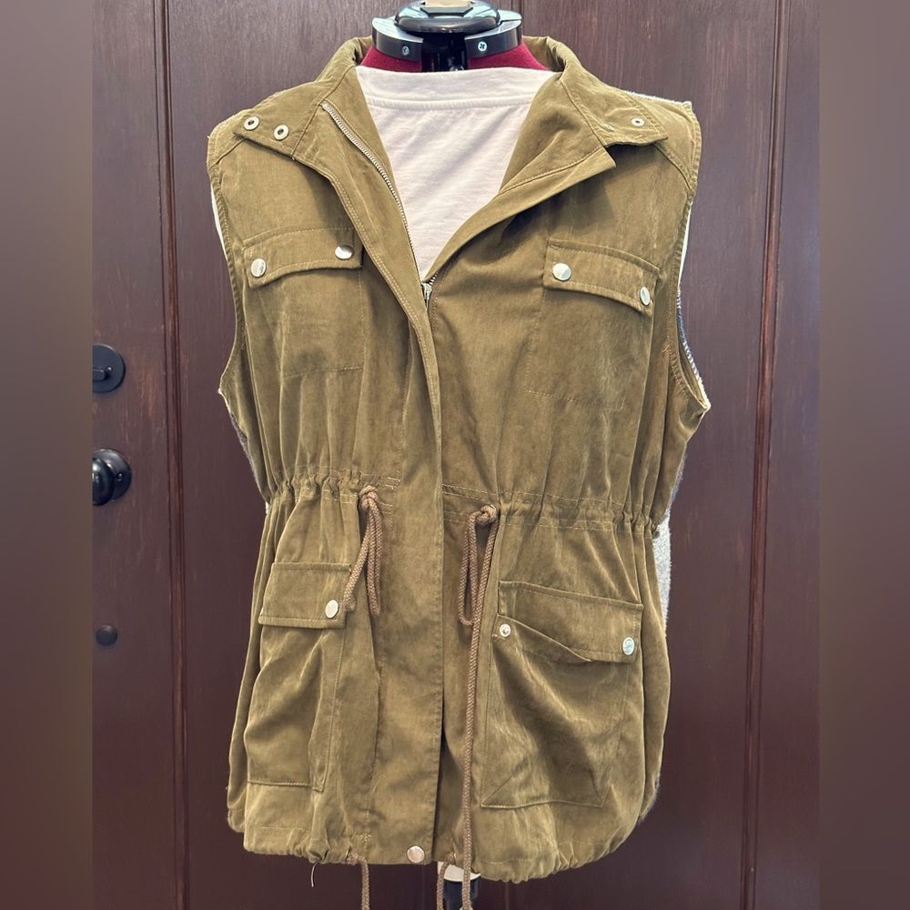 Utility Cargo Vest with Blanket style back